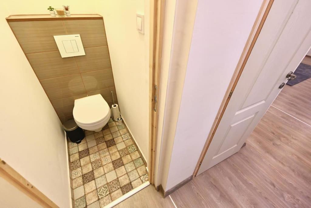 Cute Gallery Flat In Kiraly Street Budapest Exterior photo